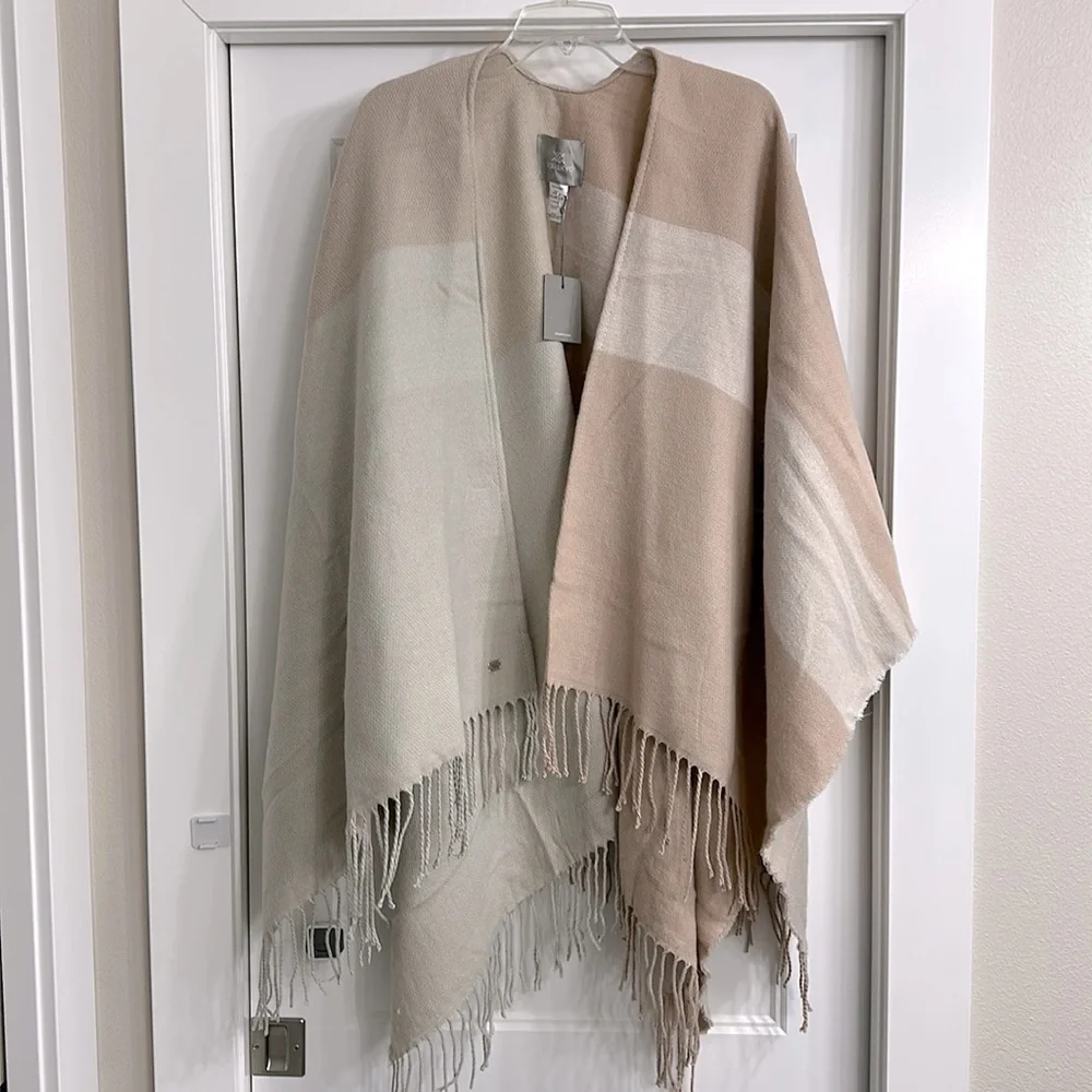 NWT SOIA & KYO Pink & Tan Colorblock Fringed Wrap Poncho Scarf Cardigan